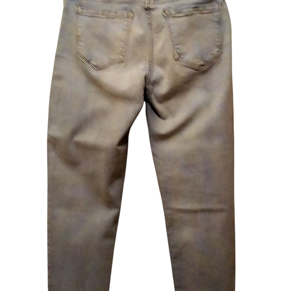 Kenzie Jeans - Lite Wash Skinny,Cropped,Slightly Distressed Jeans W/Braided Belt - Picture 5 of 16